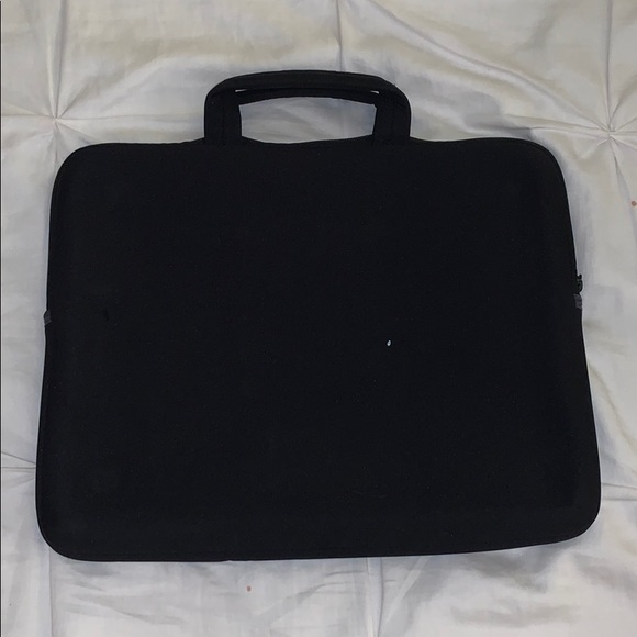 EUC Black Case Logic Laptop Case w. Handles - Picture 3 of 6